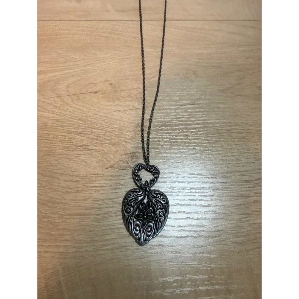 Antique Silver Tone Gothic Filigree Double Heart Pendant Necklace Darkened Chain